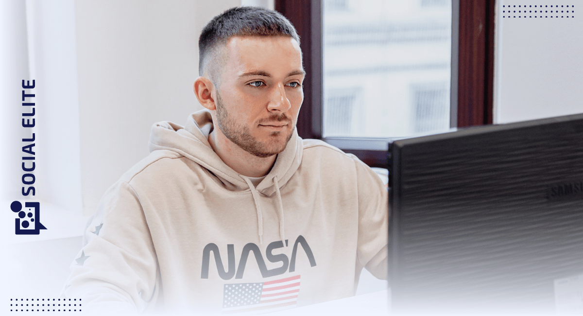 specjalista FB Ads przy pracy